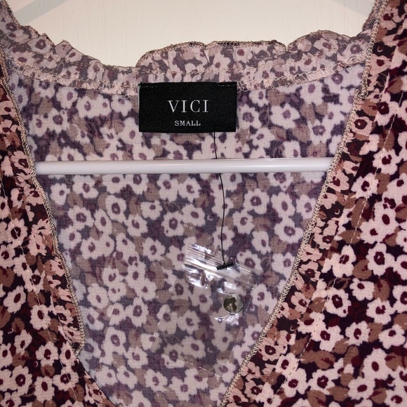 NEW Vici Flush of Dawn Floral V Neck Ruffle Top - Picture 7 of 8